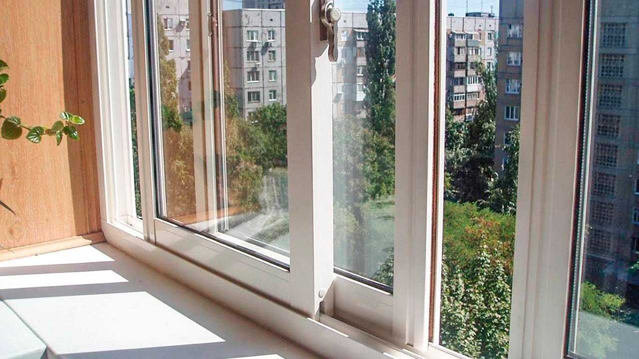 Сегодня наряду с традиционными распашными окнами не меньшей популярностью пользуются раздвижные окна.