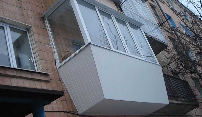Как остеклить балкон своими руками: пошаговая инструкция