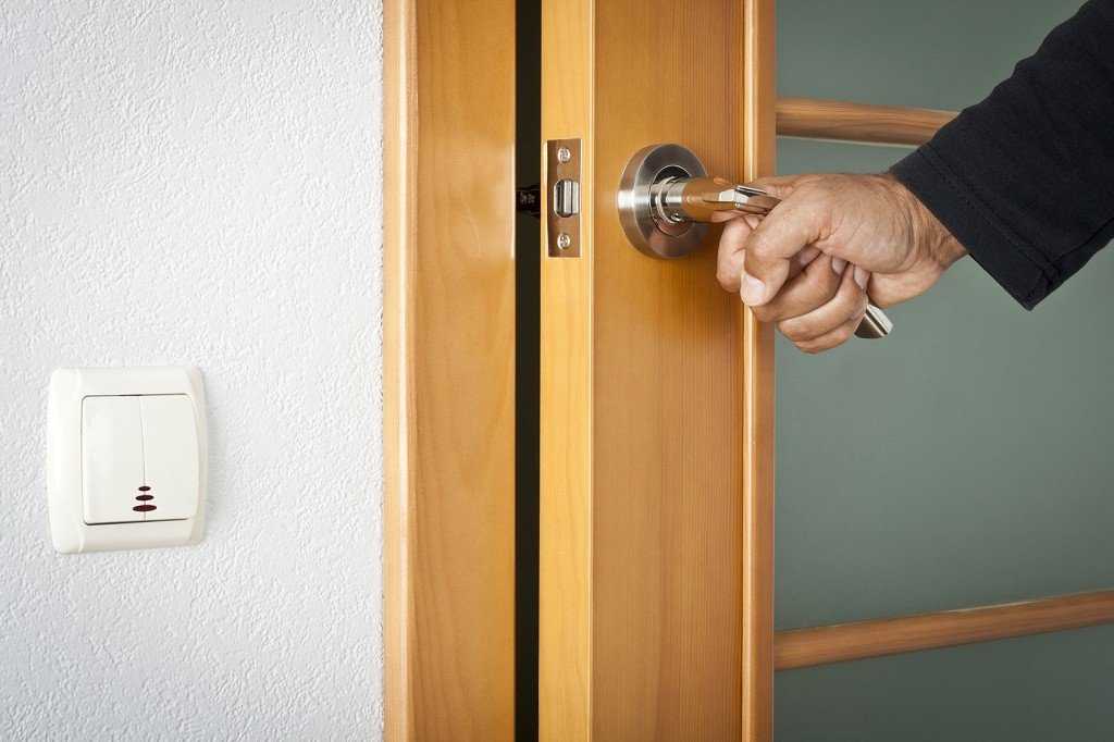 Подготовка дверных проёмов при самостоятельной установке межкомнатных дверей в квартире