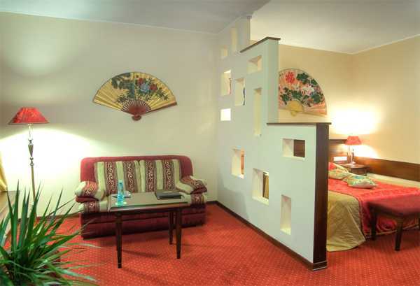 Дизайн стен из гипсокартона (48 фото): гкл в интерьере гостиной и спальни, идеи декора квартиры с колоннами, отделка под кирпич и другие варианты