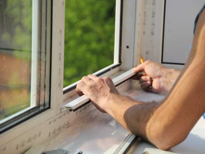 Остекление балконов пластиковыми окнами (53 фото): установка пвх на лоджию, вынос и ремонт