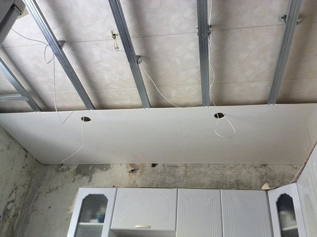 Современные варианты декоративной отделки потолка: виды потолочного покрытия