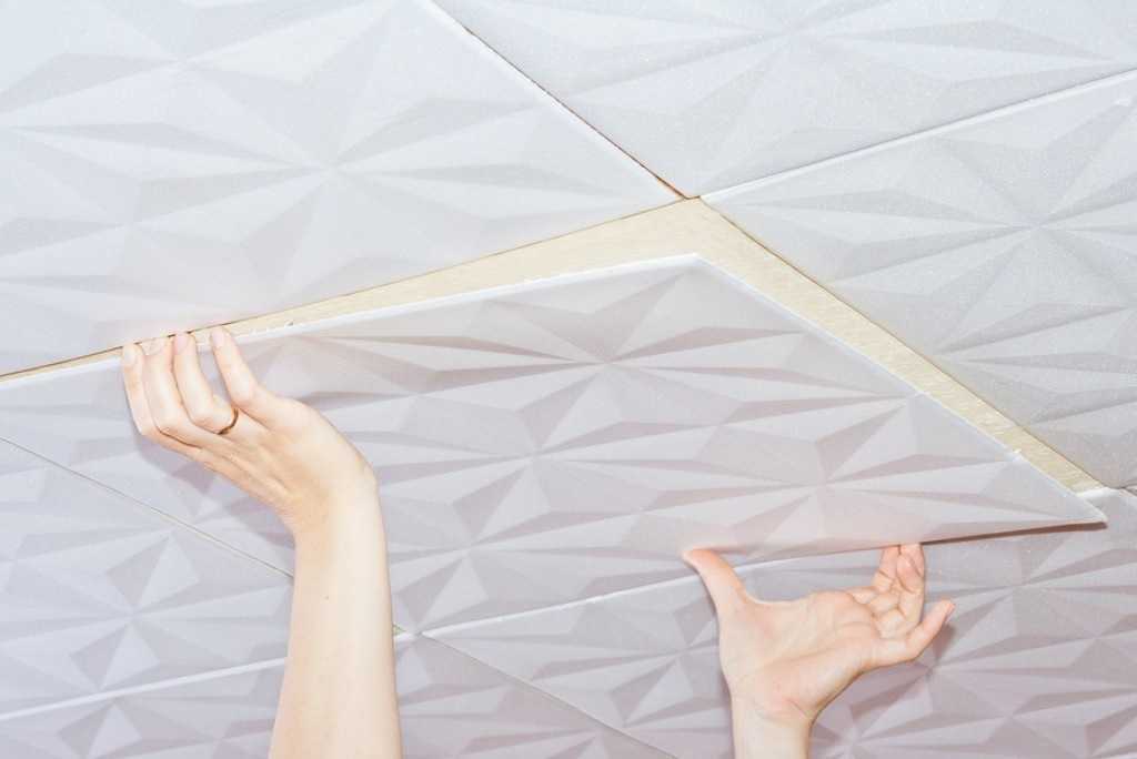 Ламинированная потолочная плитка