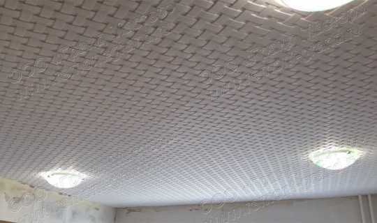 Плитка пвх для потолка: самостоятельный монтаж