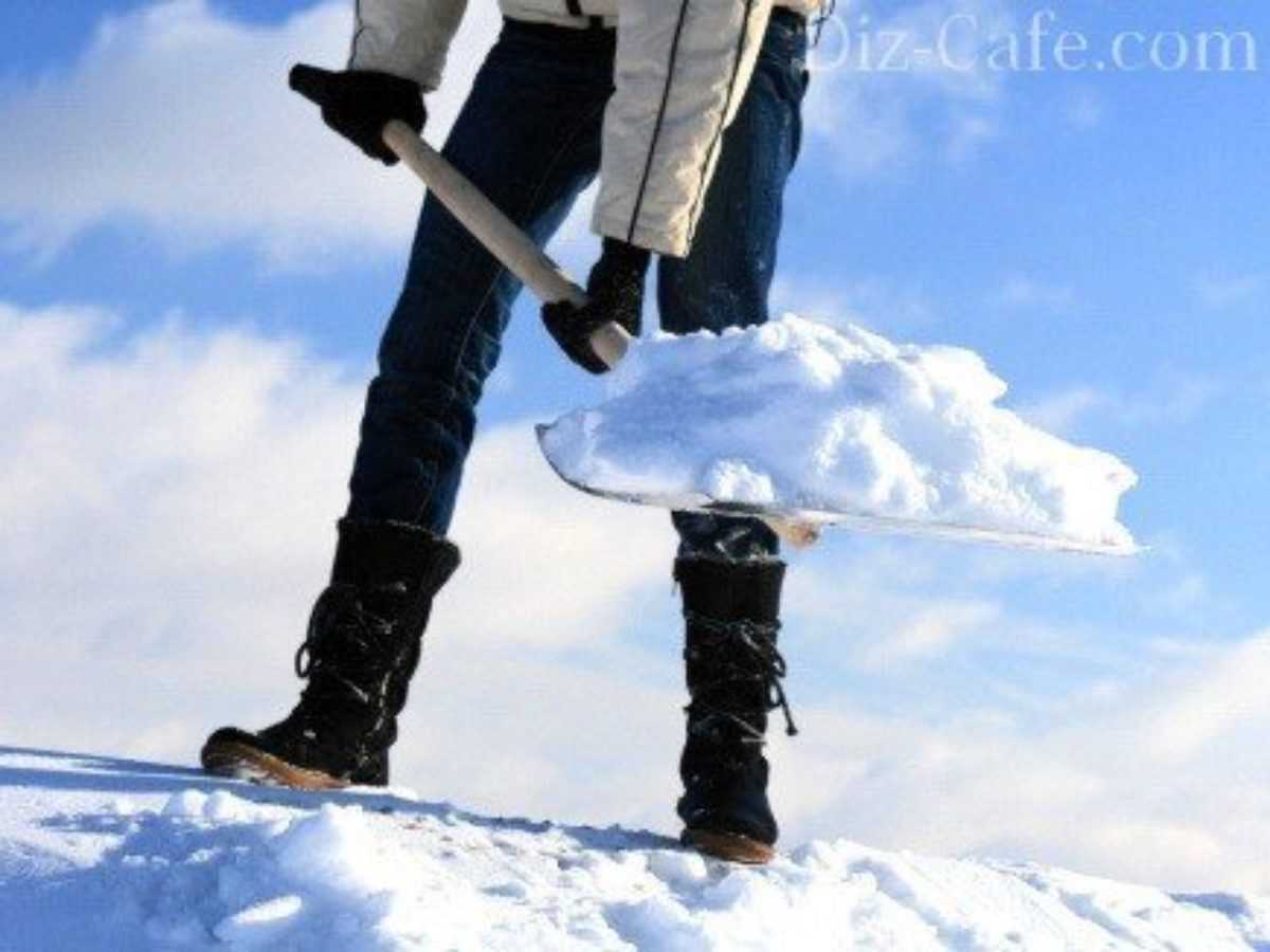 Как правильно убирать снег бензиновым и электрическим снегоуборщиком в разных условиях