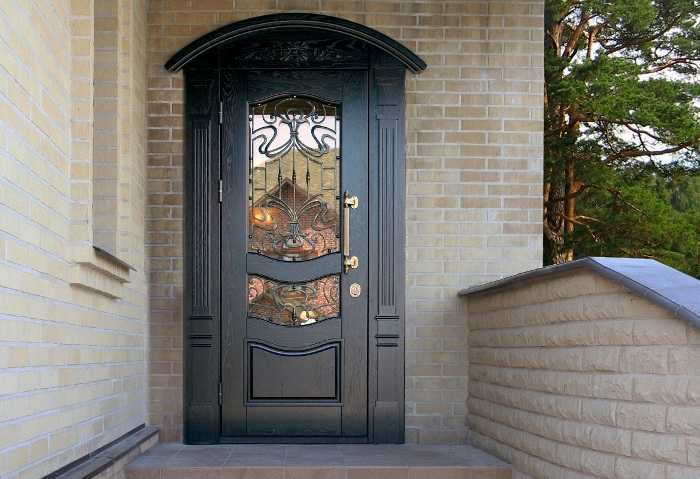 Как подобрать входную дверь для загородного дома?