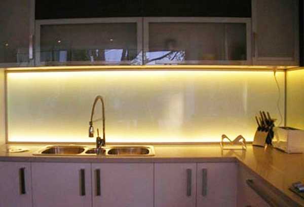 Выбор освещения для кухни, не менее важен, чем подбор мебели или кухонного оборудования.
