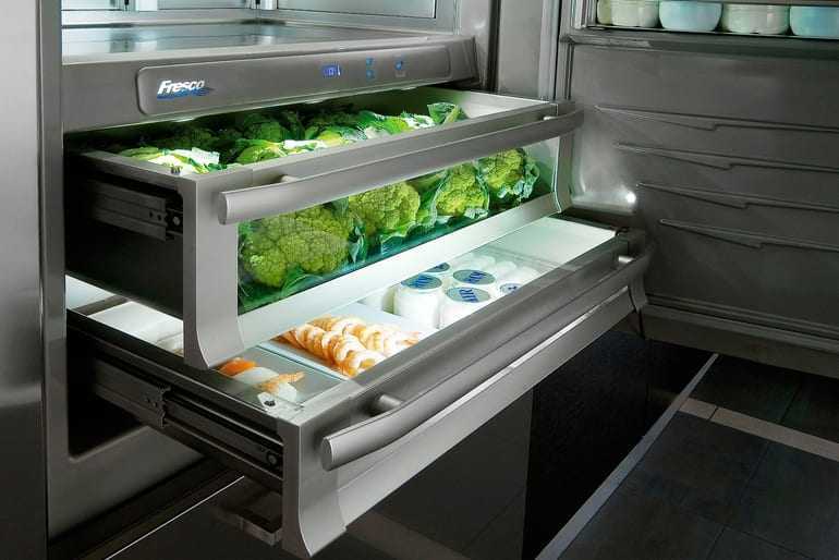Холодильник не морозит: почему и что делать?