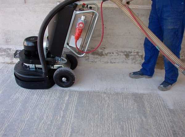 В разряд профессионального инструмента по бетону можно отнести шлифовальные машины.