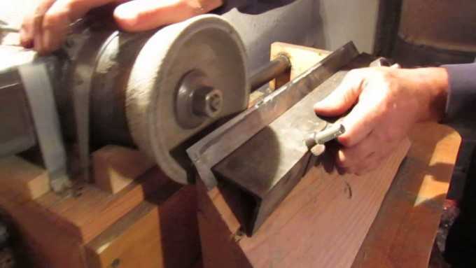 Как-точить ножи на фуговальный станок. описание заточки ножей для деревообрабатывающих станков