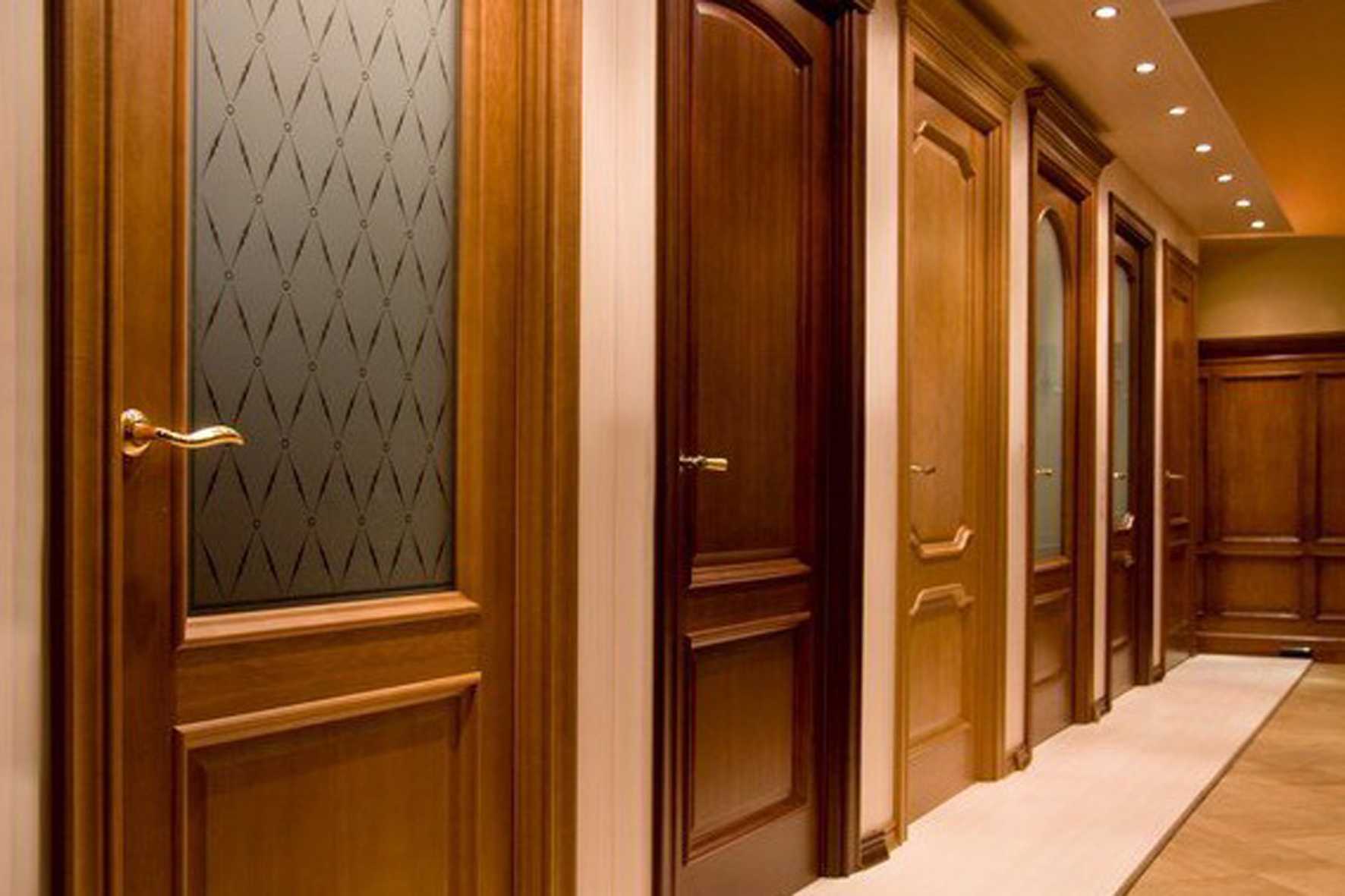 Какие межкомнатные двери лучше выбрать для квартиры: советы по подбору и установке