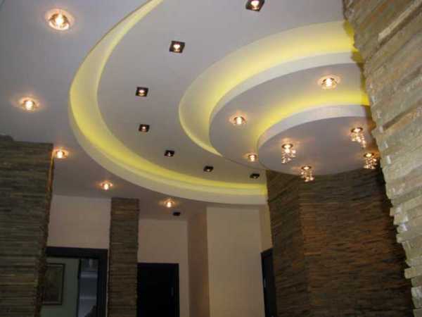 Многоуровневые потолки (42 фото): стоит ли делать трехуровневый потолок с подсветкой, дизайн трехуровневых конструкций