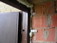 Как установить железную дверь в газобетон. как правильно выполнить установку входной двери в газобетон